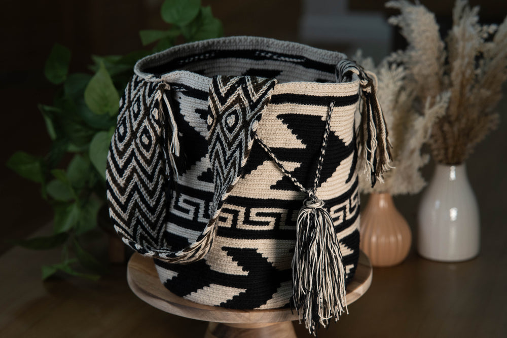 HANDMADE WAYUU COLOMBIAN BAG - LARGE #023